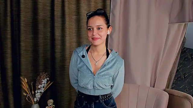 Snapshot of NadineBurritt chatting on 10.13.25 NadineBurritt online show from 10.13.25