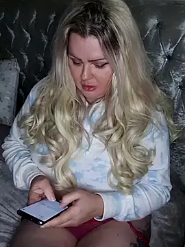 Sultress6969 online show from 12.17.25