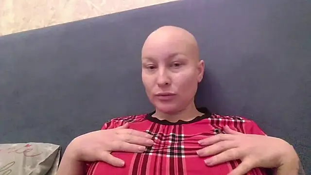 Snapshot of SweetKrysty chatting on 10.19.25 SweetKrysty online show from 10.19.25