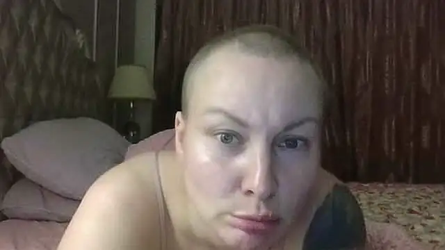 Snapshot of SweetKrysty chatting on 11.14.25 SweetKrysty online show from 11.14.25