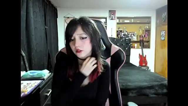 Maki Zein  online show from 11.21.25