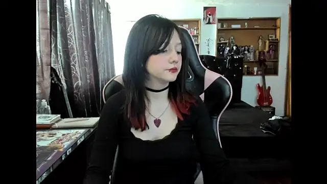 Maki Zein  online show from 11.25.25