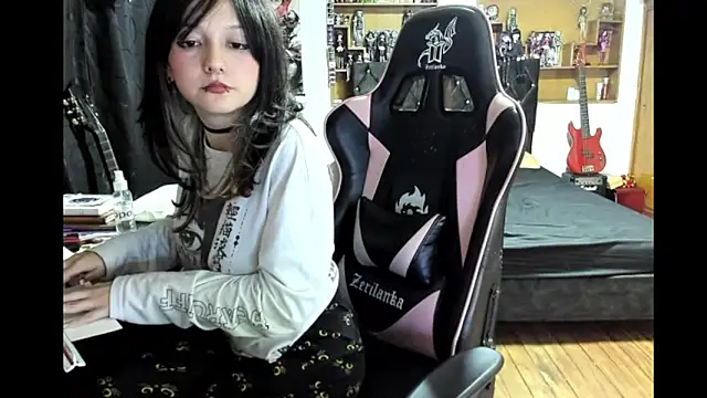 Maki Zein  online show from 02.13.26