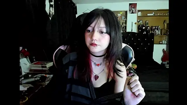 Maki Zein  online show from 03.21.26