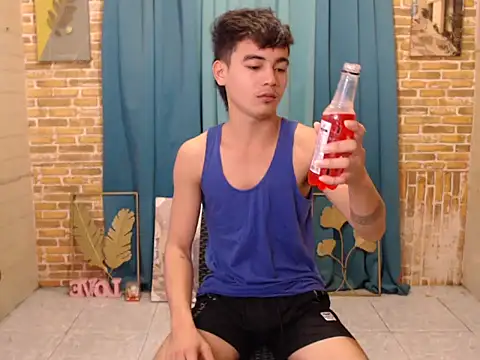 boy raphael online show from 11.03.25