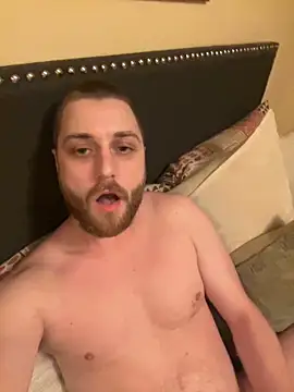 Snapshot of custardnmypie chatting on 10.27.25 custardnmypie online show from 10.27.25