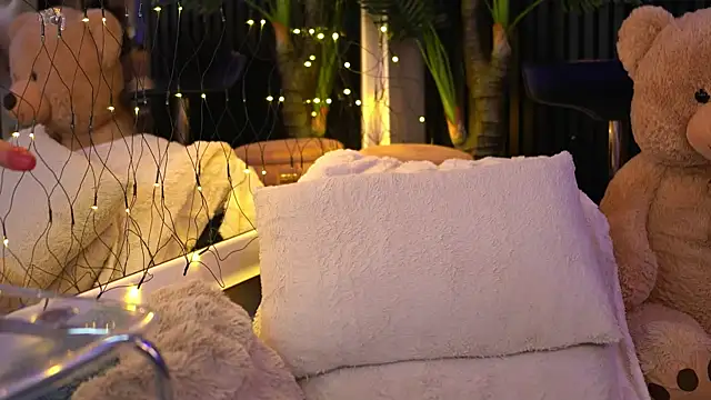 LuxenNoir online show from 01.12.26