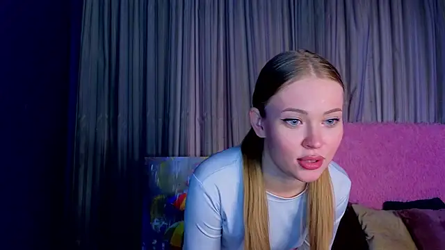 Snapshot of CamLussty chatting on 10.14.25 CamLussty online show from 10.14.25