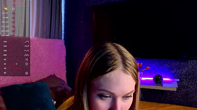 Snapshot of CamLussty chatting on 10.17.25 CamLussty online show from 10.17.25