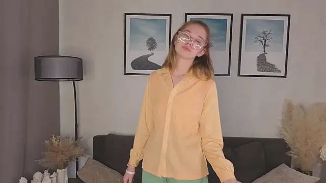 LinhFerrales online show from 10.22.25