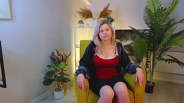 Snapshot of GeorginaPulgarin chatting on 10.12.25 GeorginaPulgarin online show from 10.12.25