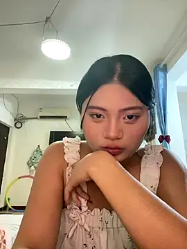 Snapshot of lan-xinh1 chatting on 10.18.25 lan-xinh1 online show from 10.18.25