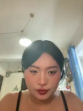 Snapshot of lan-xinh1 chatting on 10.22.25 lan-xinh1 online show from 10.22.25