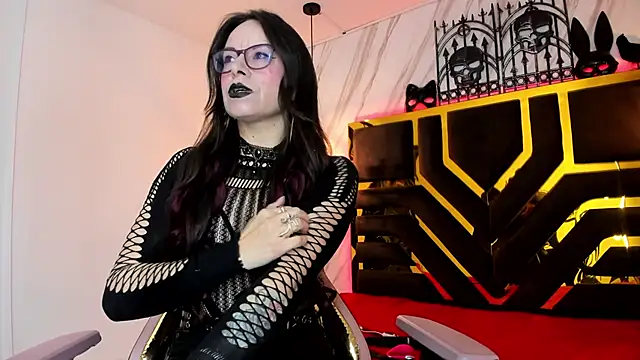 Evangelinejoness  online show from 10.26.25