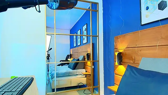 Snapshot of nahomy_keller chatting on 10.21.25 nahomy keller online show from 10.21.25