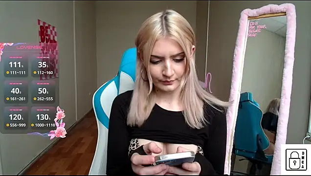 Snapshot of LizzyCumm chatting on 02.16.26 LizzyCumm online show from 02.16.26