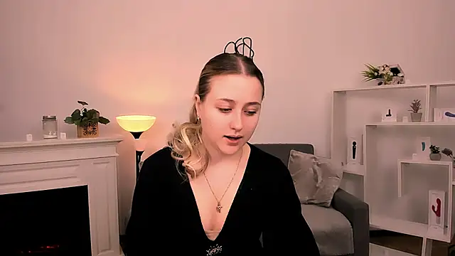 Lulu   Moon online show from 04.08.26