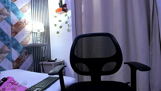 Snapshot of lili_pinki chatting on 10.15.25 lili pinki online show from 10.15.25