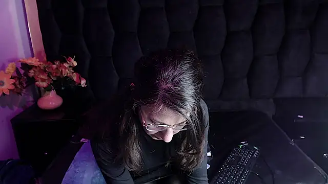 Kylie Bloom online show from 11.16.25