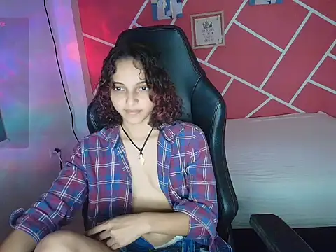 Snapshot of sweety_dreambaby chatting on 10.14.25 sweety dreambaby online show from 10.14.25