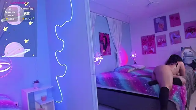 HollyPeach online show from 01.11.26