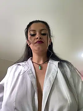 Snapshot of Fatimareid chatting on 10.17.25 Fatimareid online show from 10.17.25