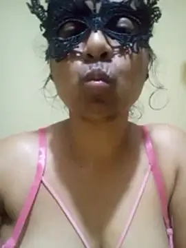 Expose Queen online show from 01.14.26