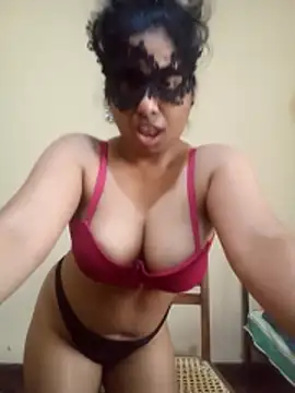 Expose Queen online show from 02.04.26