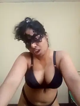 Expose Queen online show from 03.03.26