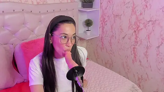 GabbiePrice online show from 11.18.25