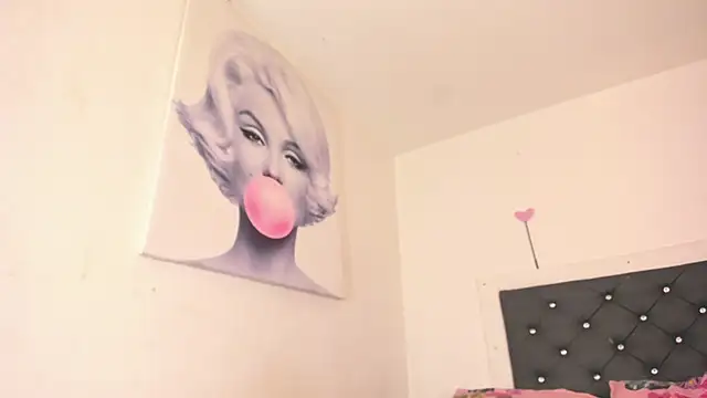 BiancaValentinna online show from 12.20.25