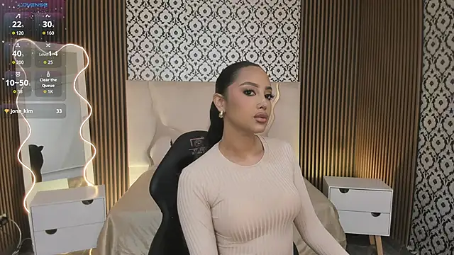 BEELLA TAY1 online show from 10.25.25