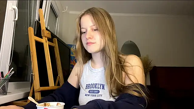 Snapshot of SeritaPicketta chatting on 10.18.25 SeritaPicketta online show from 10.18.25