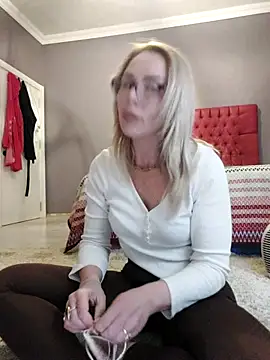 Snapshot of ElenabonyX chatting on 02.20.26 ElenabonyX online show from 02.20.26