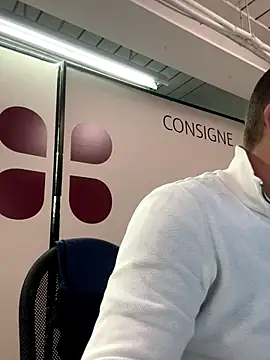 AlexGogo23 online show from 10.31.25