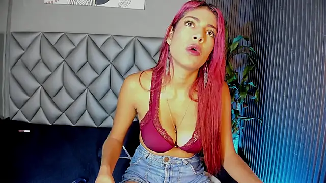 Luna Ember online show from 11.11.25