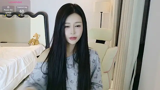Snapshot of yiyi_3523 chatting on 04.28.26 yiyi 3523 online show from 04.28.26