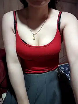 LeanaLy online show from 11.16.25