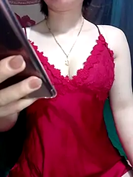 LeanaLy online show from 04.17.26