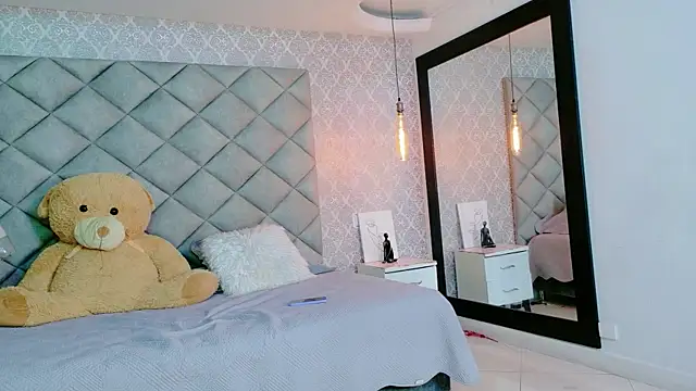 CARO ADAMS1 online show from 02.04.26