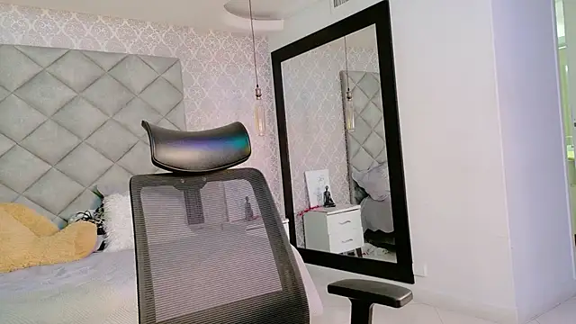 CARO ADAMS1 online show from 02.05.26