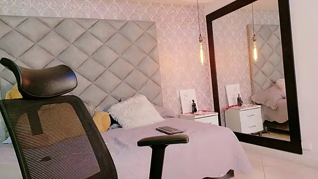 CARO ADAMS1 online show from 02.06.26