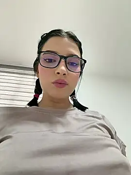 Snapshot of l0lita_sweet chatting on 04.26.26 l0lita sweet online show from 04.26.26