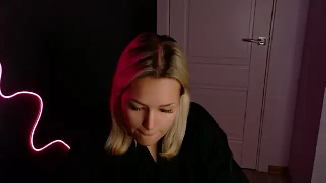 Snapshot of Eva_Mooor chatting on 10.26.25 Eva Mooor online show from 10.26.25