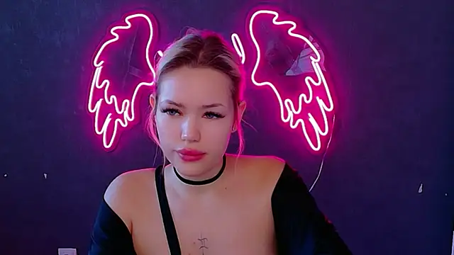 Snapshot of Eva_Mooor chatting on 11.15.25 Eva Mooor online show from 11.15.25