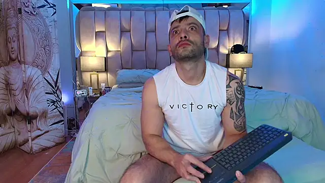 Snapshot of latin_fucked_party chatting on 10.30.25 latin fucked party online show from 10.30.25