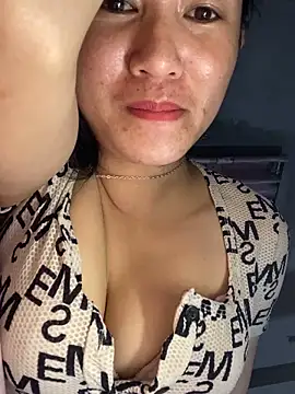 TranOanh999 online show from 10.16.25