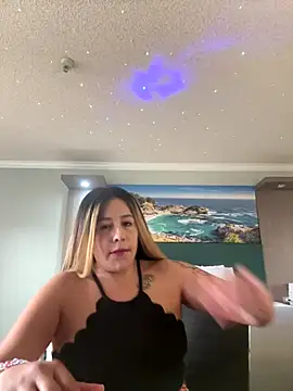 Snapshot of sherylarrota chatting on 10.14.25 sherylarrota online show from 10.14.25