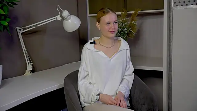 Snapshot of AletaKettler chatting on 10.13.25 AletaKettler online show from 10.13.25