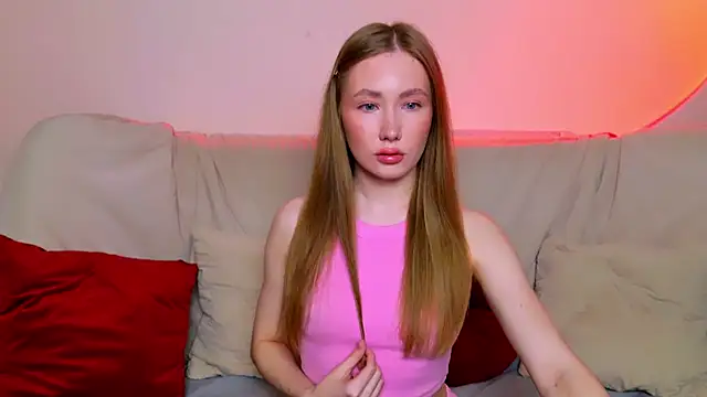 Snapshot of EllyColins chatting on 04.22.26 EllyColins online show from 04.22.26